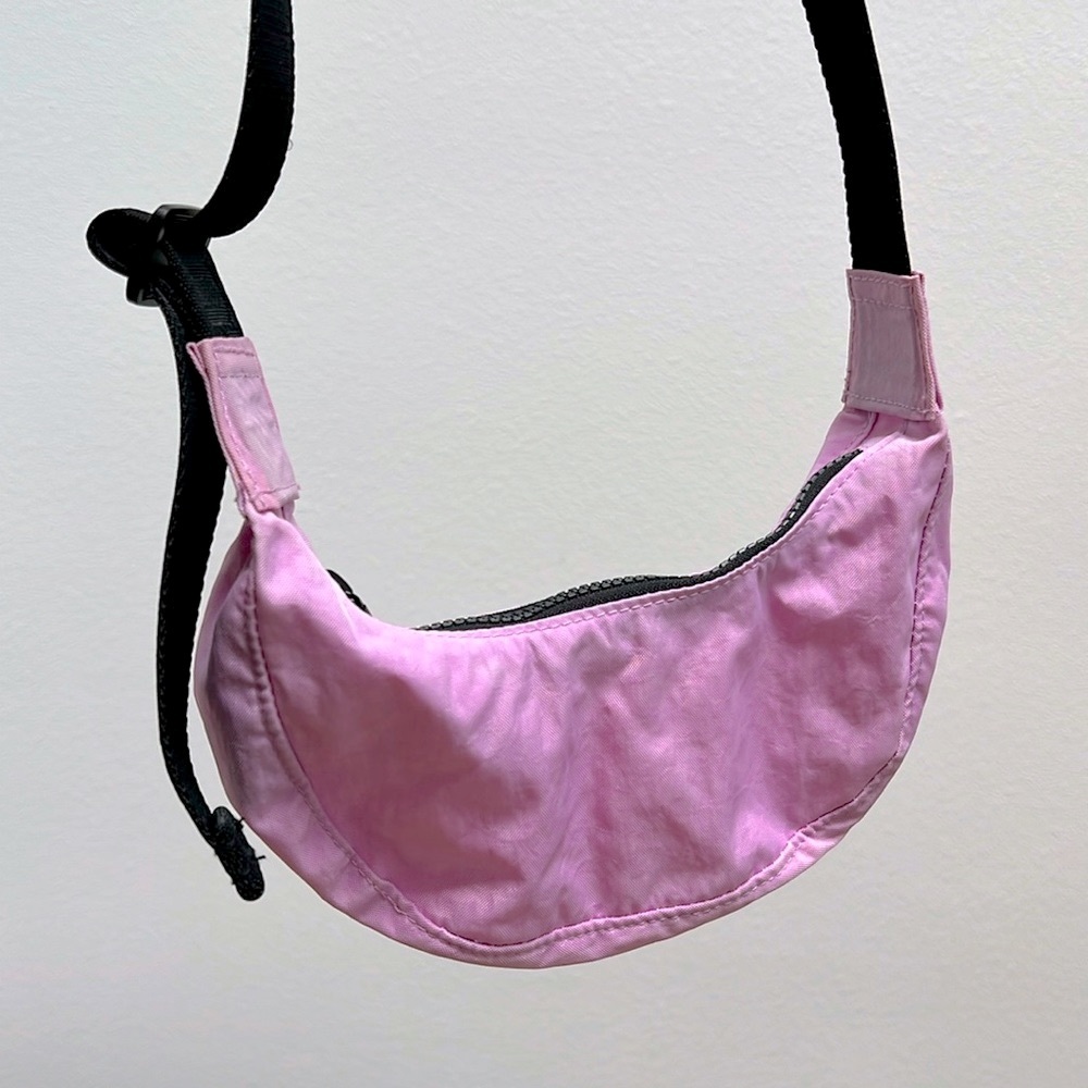BAGGU mini crescent bag in Peony